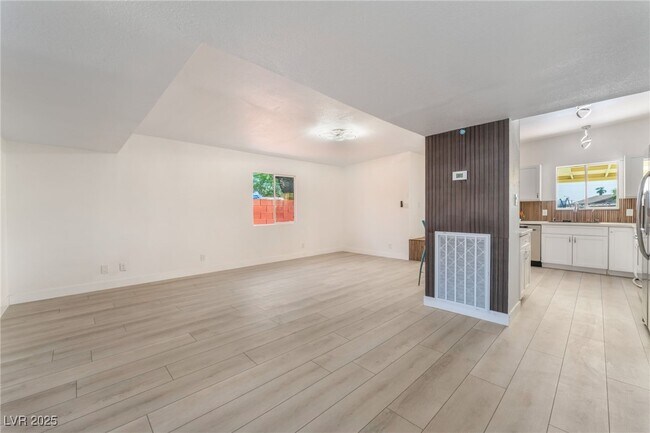Building Photo - 3008 Lawndale St