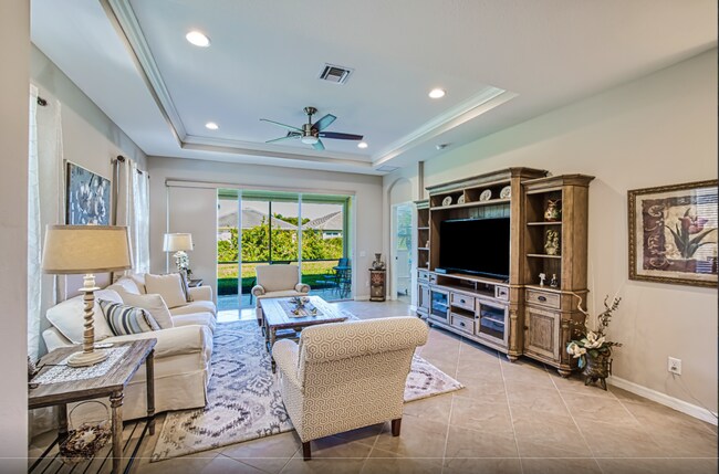 Sala de estar - 9918 Palmarrosa Way