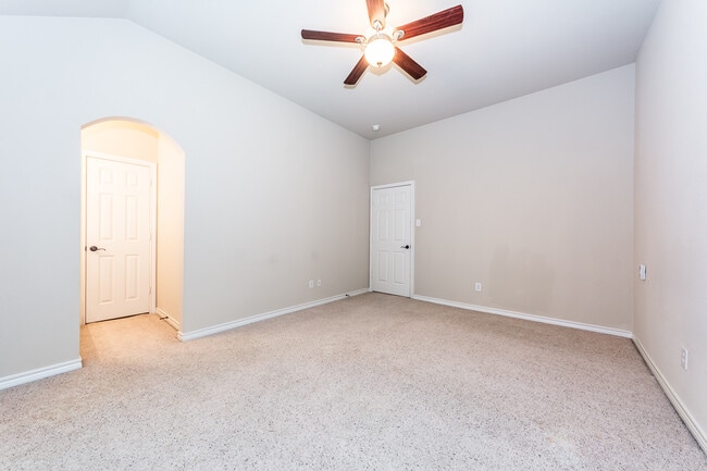 Building Photo - 716 Sugar Valley Rd