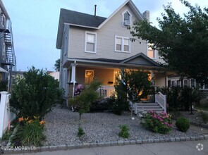 Building Photo - 102 Forman Ave