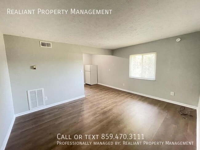 Building Photo - 208 Lakeshore Dr