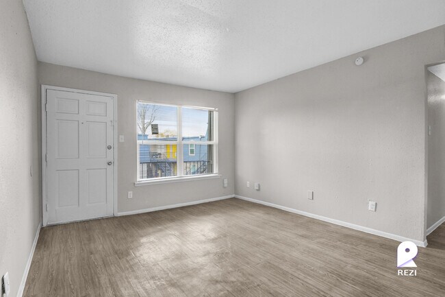 Foto del edificio - 11810 Algonquin Dr