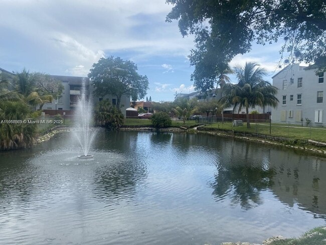 Foto del edificio - 1755 W 60th St