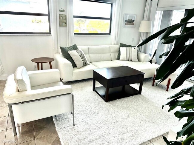 Foto del edificio - 2 br, 2 bath Condo - 1975 SE 3rd St Apt 403