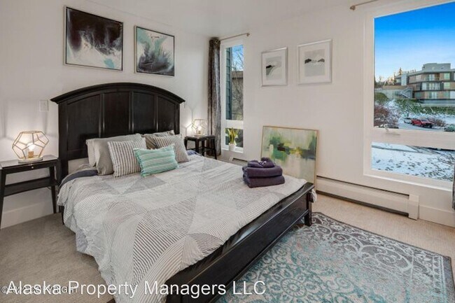 Building Photo - 2 br, 2.5 bath House - 1445 West 8th Ave