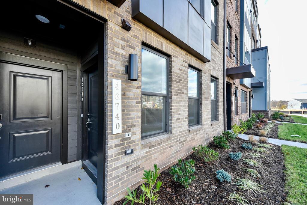 Foto principal - 43740 Transit Sq