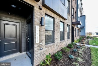 Building Photo - 43740 Transit Sq