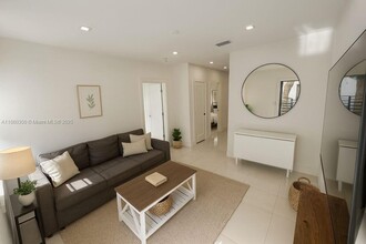 Building Photo - 733 Michigan Ave