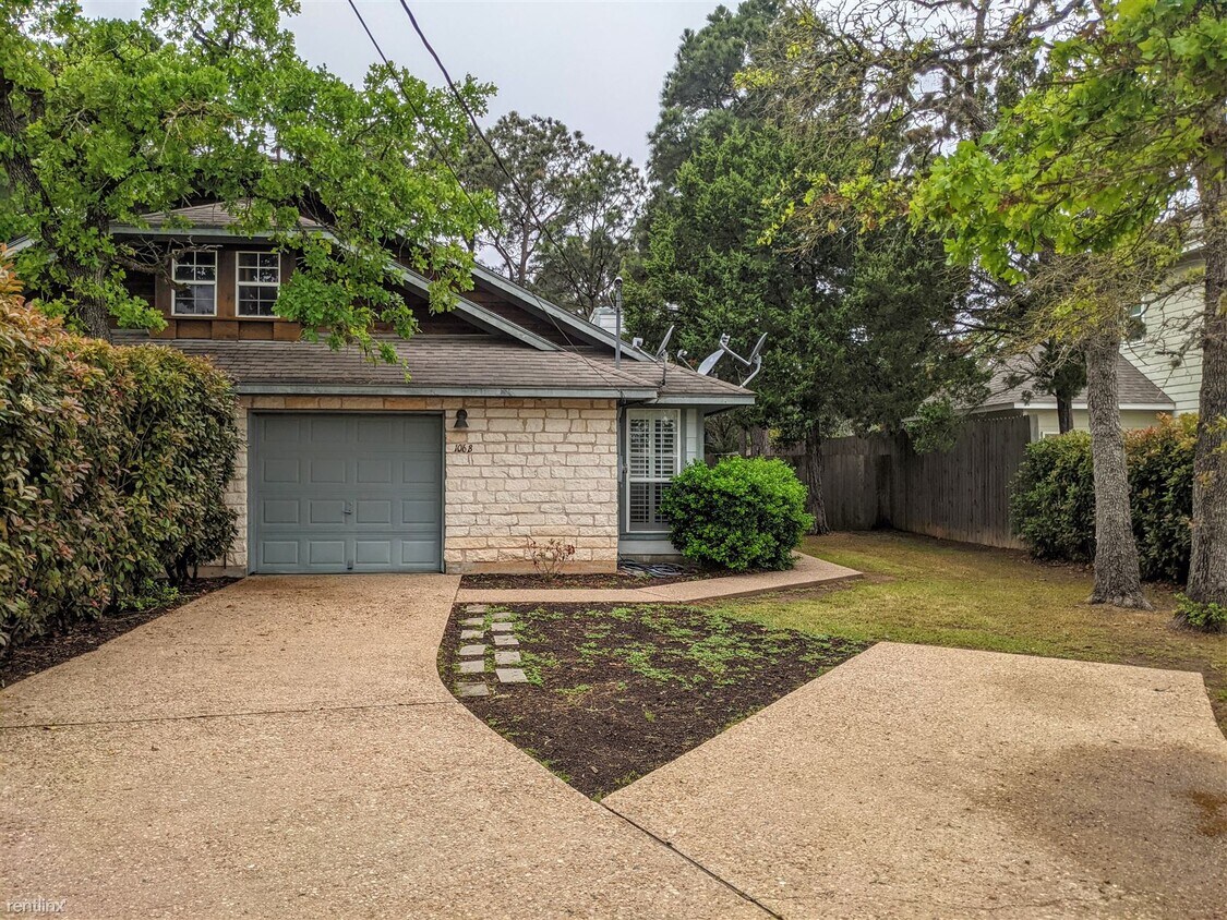 106 Commercial Dr, Bastrop, TX 78602 Townhome Rentals in Bastrop TX