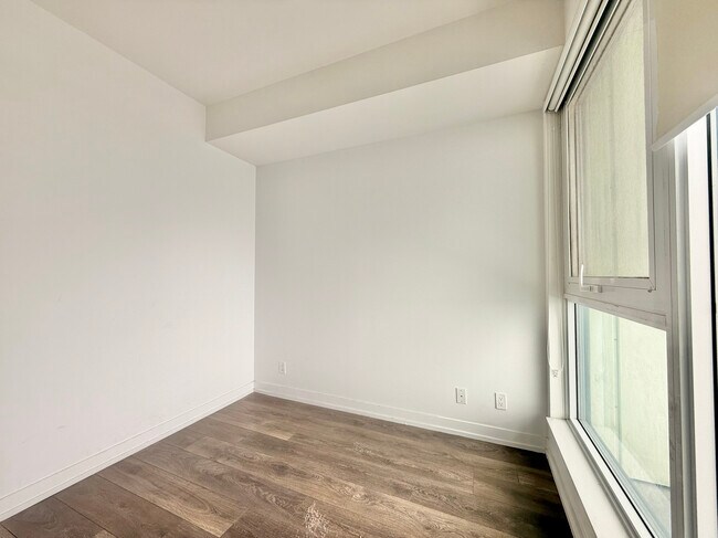 Photo du bâtiment - 2 BED - 2 BATH - CONCORD - CONDO