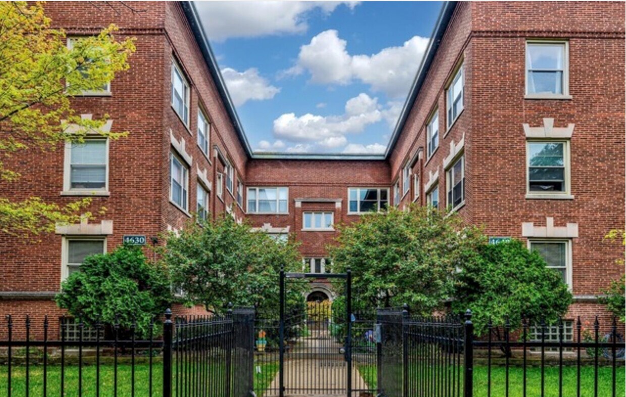Primary Photo - 4640 N Racine Ave