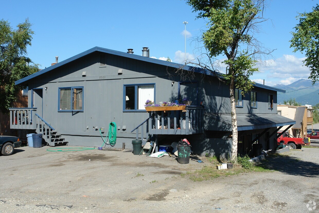 Primary Photo - 8021-8031 Briarwood St