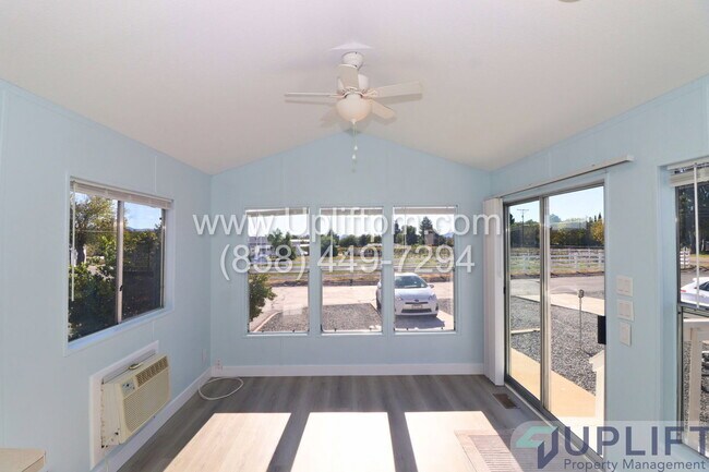 Foto del edificio - 2030 Black Canyon Rd