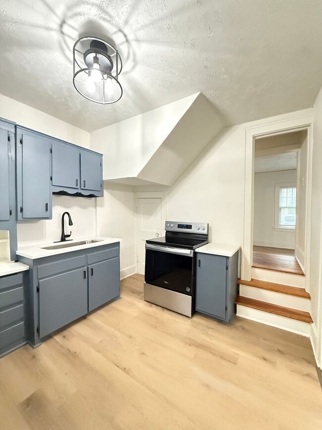 Building Photo - 303 N 38th St