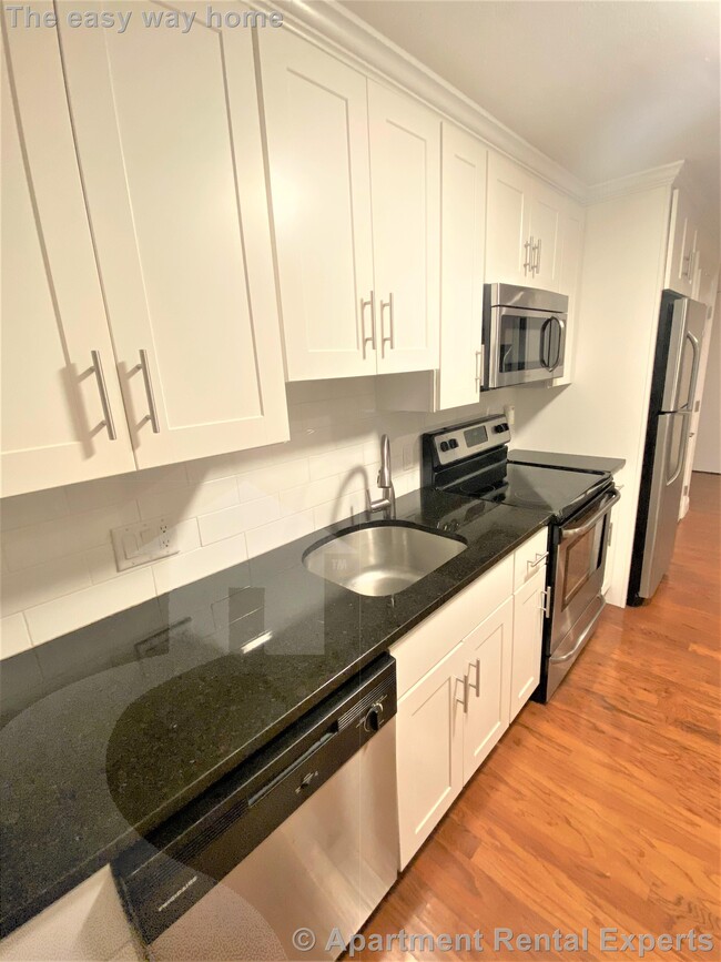 Building Photo - 6 Blair Pl