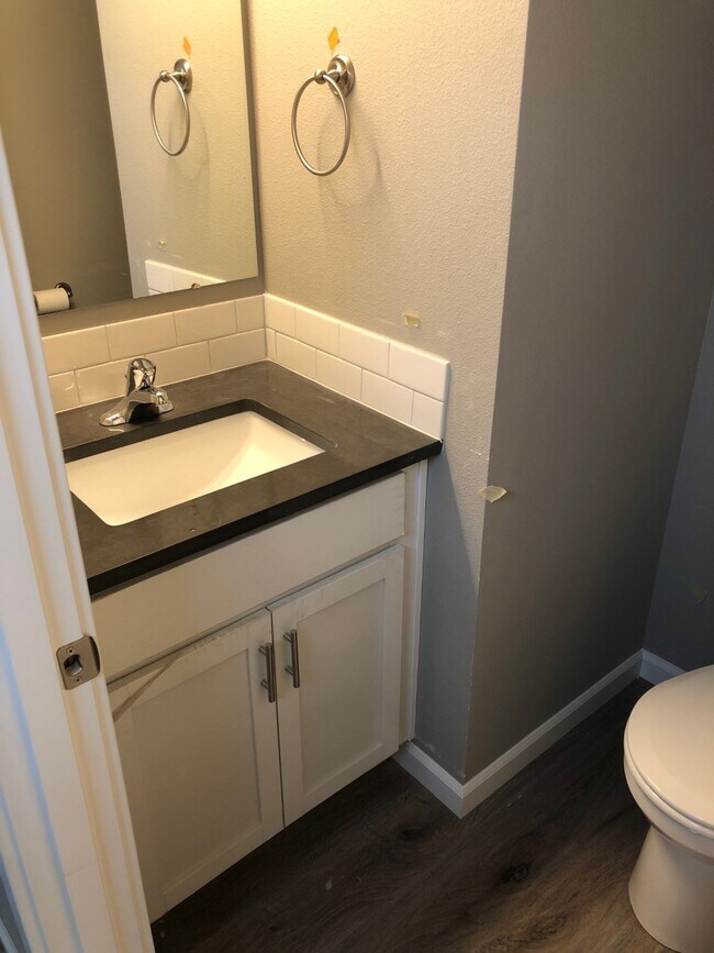 Foto del edificio - 6922 Delaney Ln NE