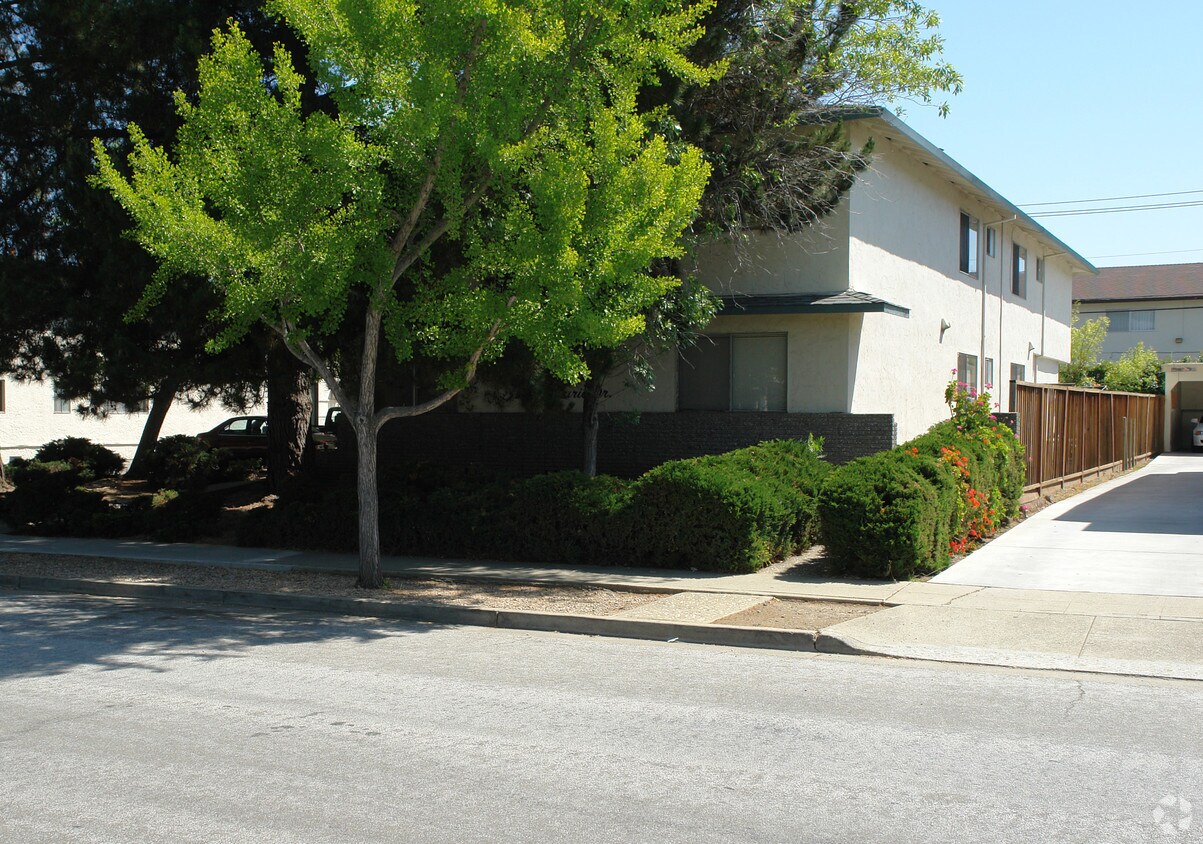 Foto del edificio - 1646 Ontario Dr