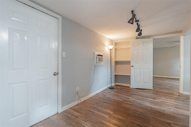 Foto del edificio - 4206 Walker St