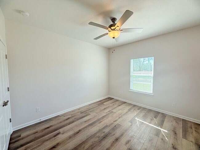 Foto del edificio - 8919 Untreiner Ave