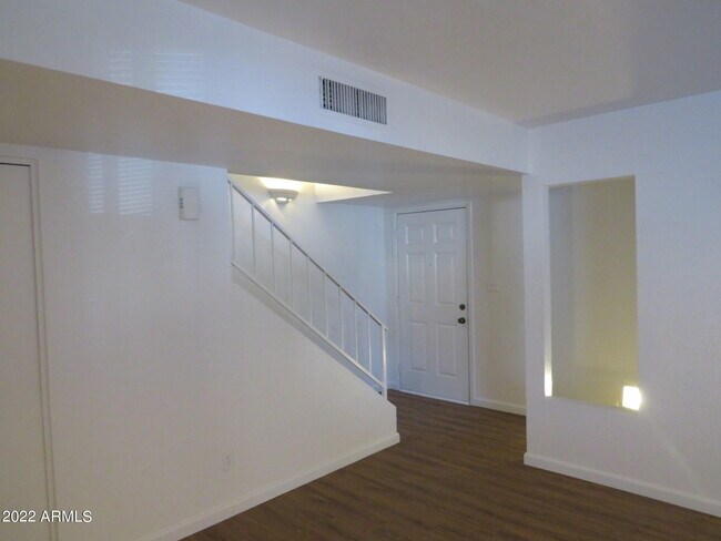 Foto del edificio - 1342 W Emerald Ave