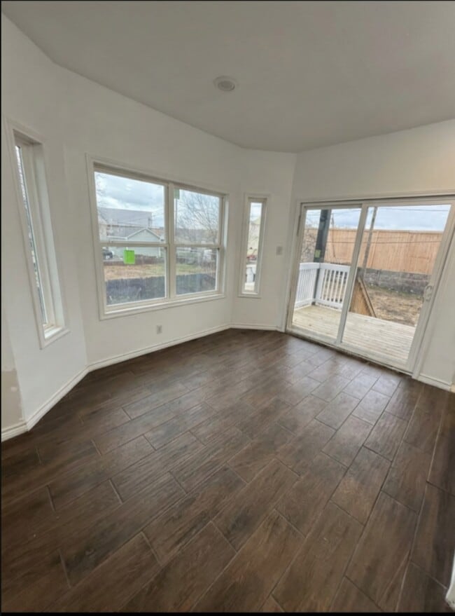 Building Photo - 5519 Osprey Dr