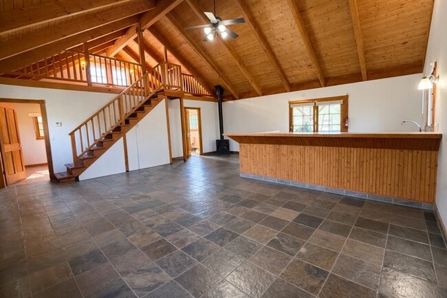 Building Photo - 20250 Vineyard Ln