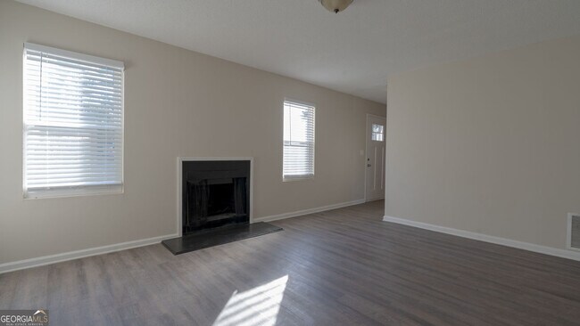 Foto del edificio - 6218 Creekford Ln