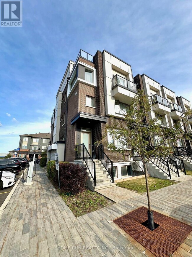 Building Photo - 635-635 Makwa Private