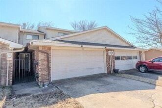 Building Photo - 922 Shady Creek Ln