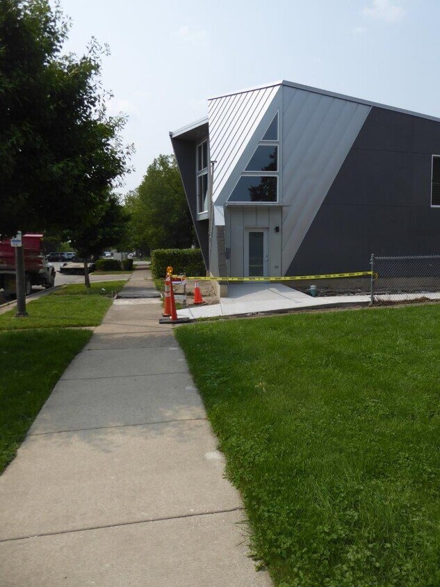 Primary Photo - 1310 Hartrey Ave