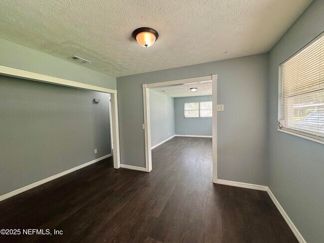 Building Photo - 2366 Betsy Dr