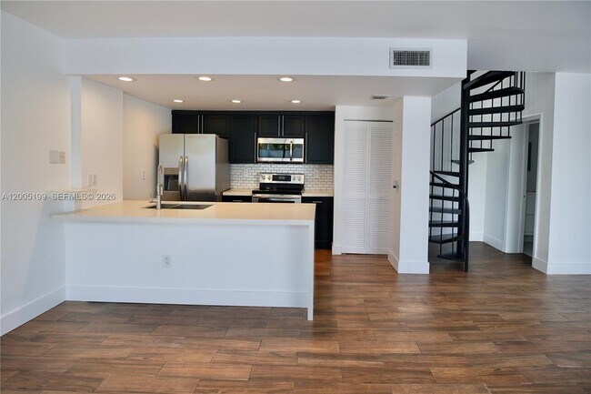 Foto del edificio - 3186 Bird Ave