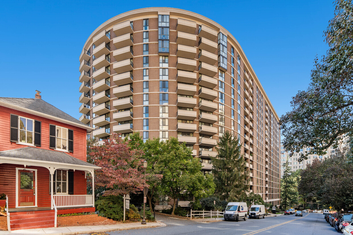Primary Photo - 4620 N Park Ave