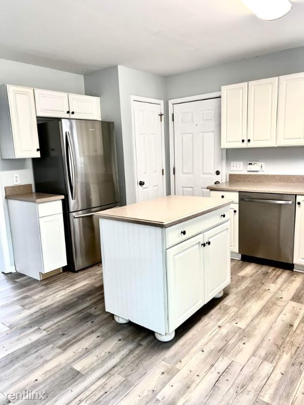 Building Photo - 4 br, 2.5 bath House - 305 Adirondack Way