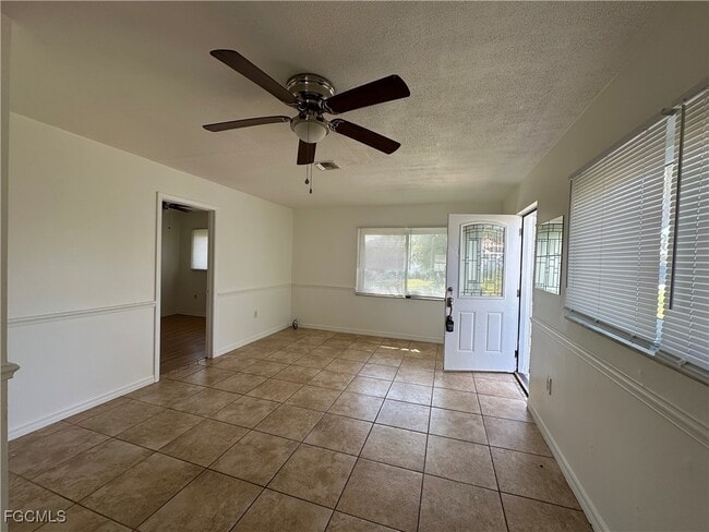 Building Photo - 821 Courtington Ln