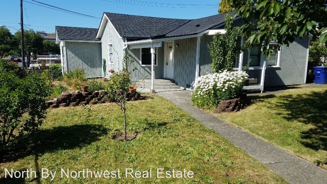 Building Photo - 15320 6th Ave SW