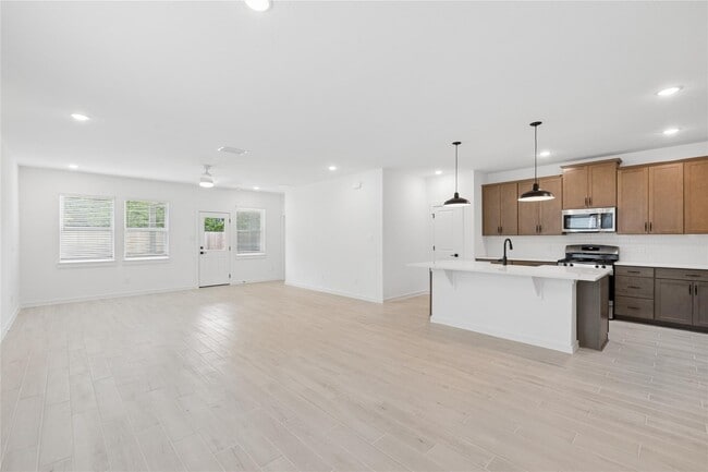 Building Photo - 4727 Bay Vista Dr