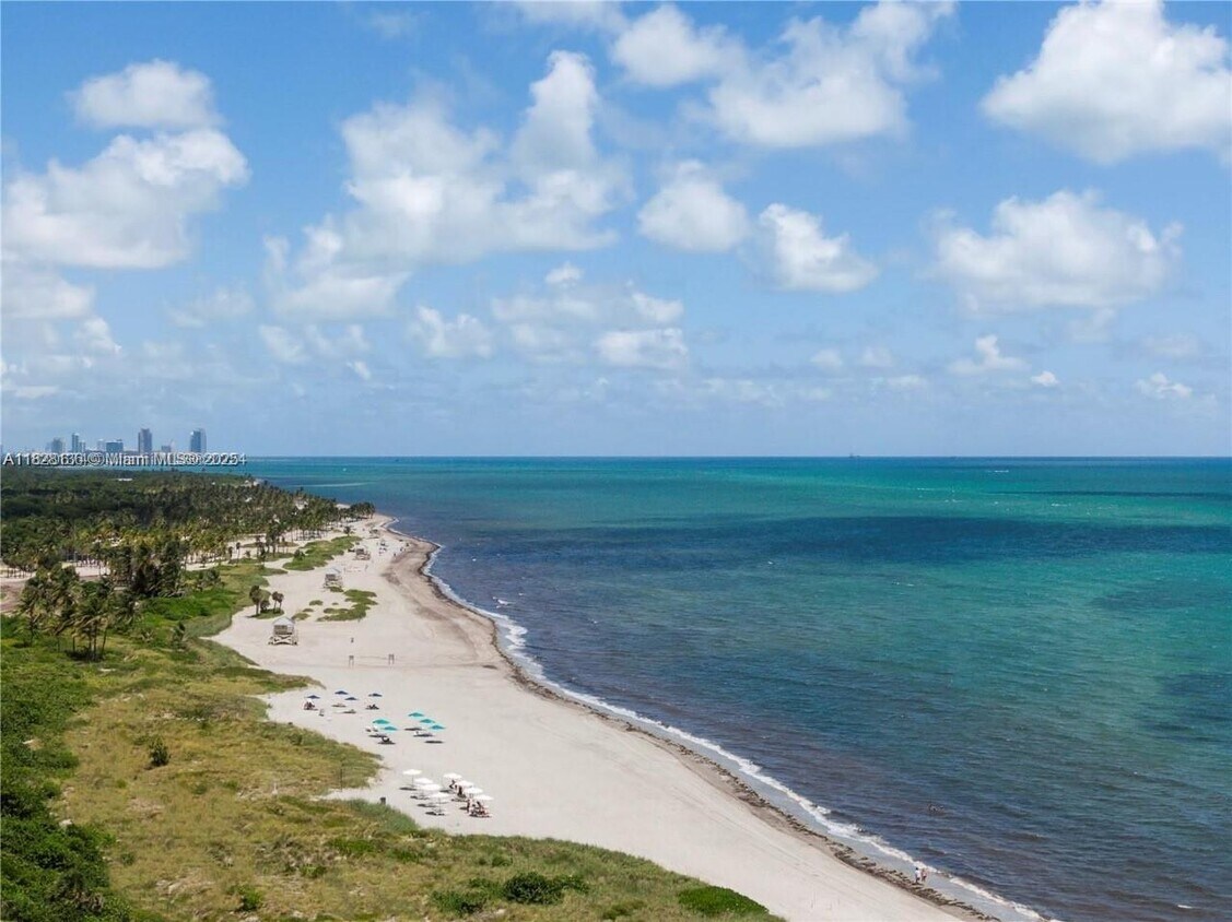 Foto principal - 201 Crandon Blvd