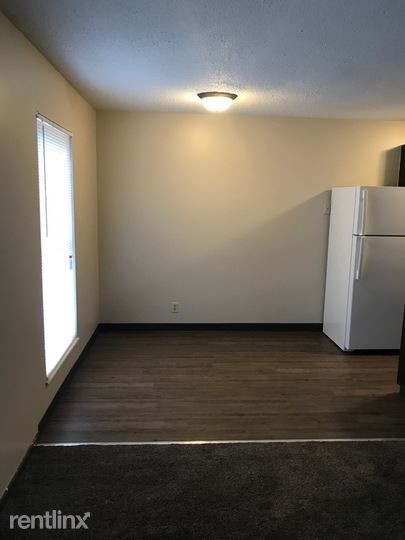 Building Photo - 2 br, 1 bath Apartment - Buda Apts