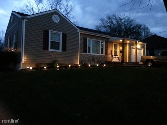 Foto del edificio - 3 br, 1 bath House - 11408 E 49th St