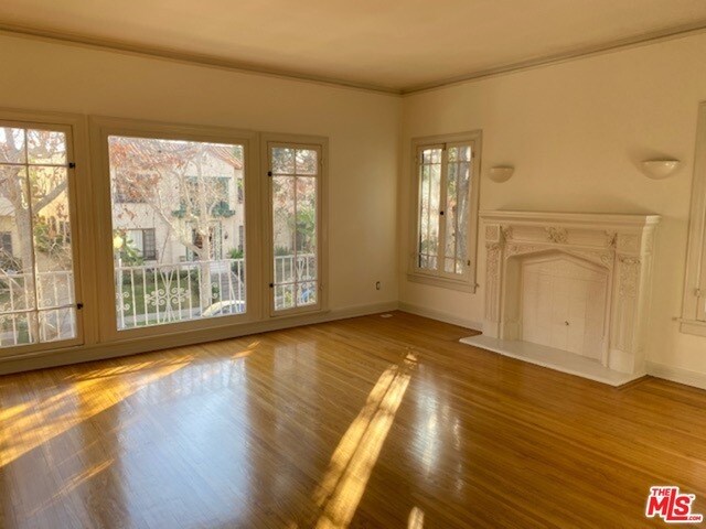 Foto del edificio - 145 N Sycamore Ave