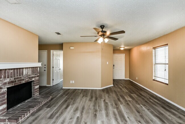 Foto del edificio - 5213 Bedfordshire Dr