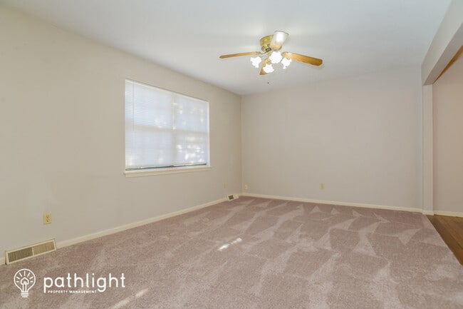 Building Photo - 2100 E Arrowhead Cir, Olathe, KS, 66062