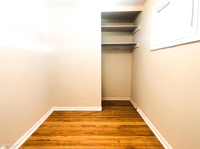 Building Photo - 3 br, 1 bath Apartment - 249 Hoffman Rd