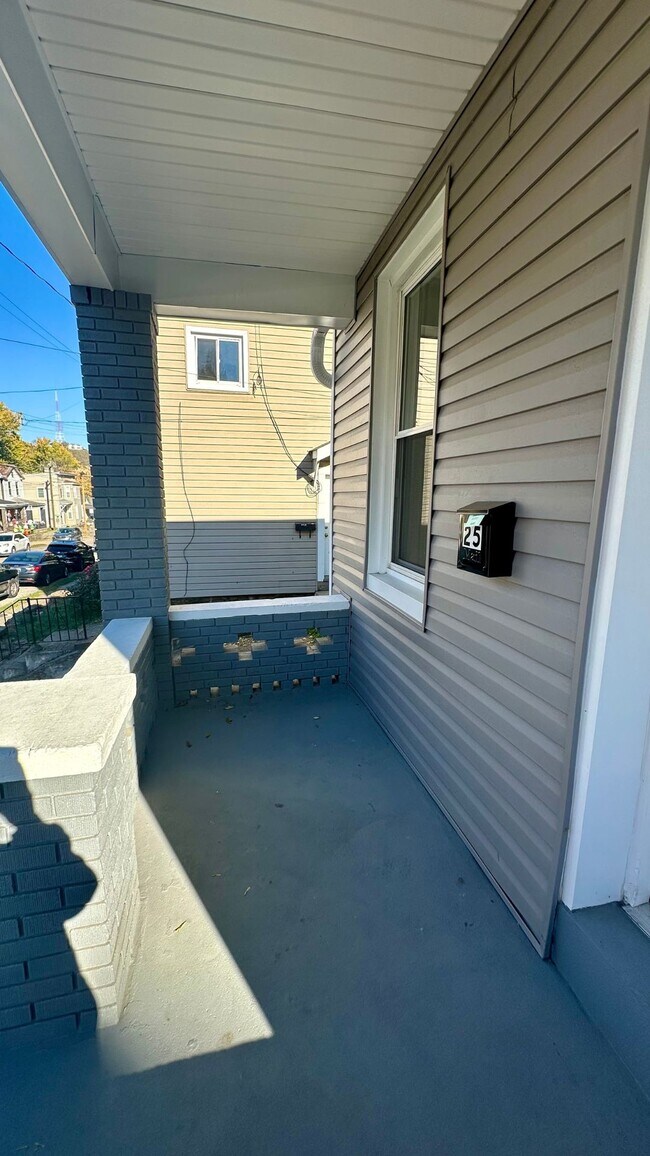 Building Photo - 25 Euclid St