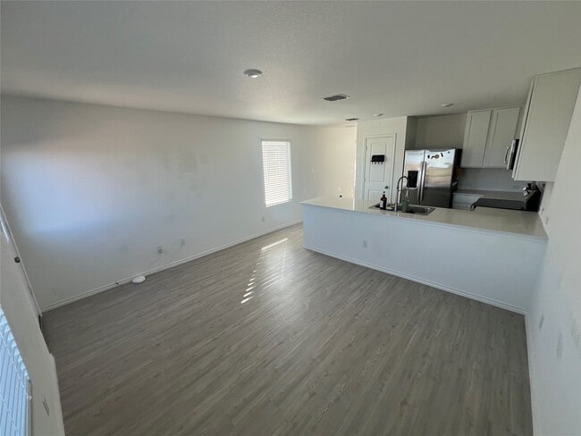 Building Photo - 520 Commander Abbott Dr