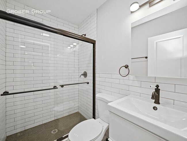 Building Photo - 2018 W 21st Pl - 2M - 1 bed, 1 full bath