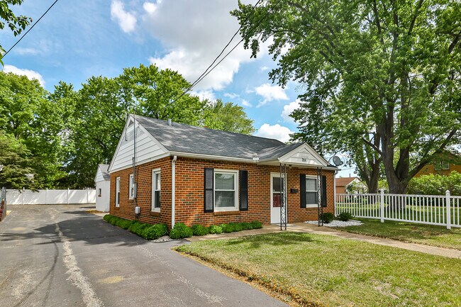 Building Photo - 304 Merrill Ave