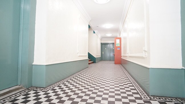 Foto del edificio - 2835 Bainbridge Ave
