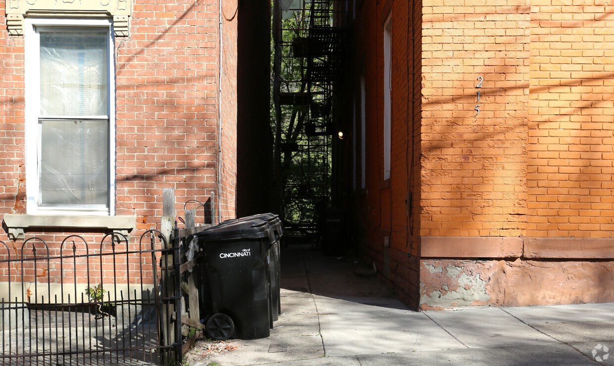 Foto del edificio - 2153 Loth St